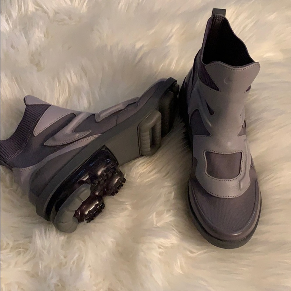 Nike women vapors 8 1/2 brand New never worn
